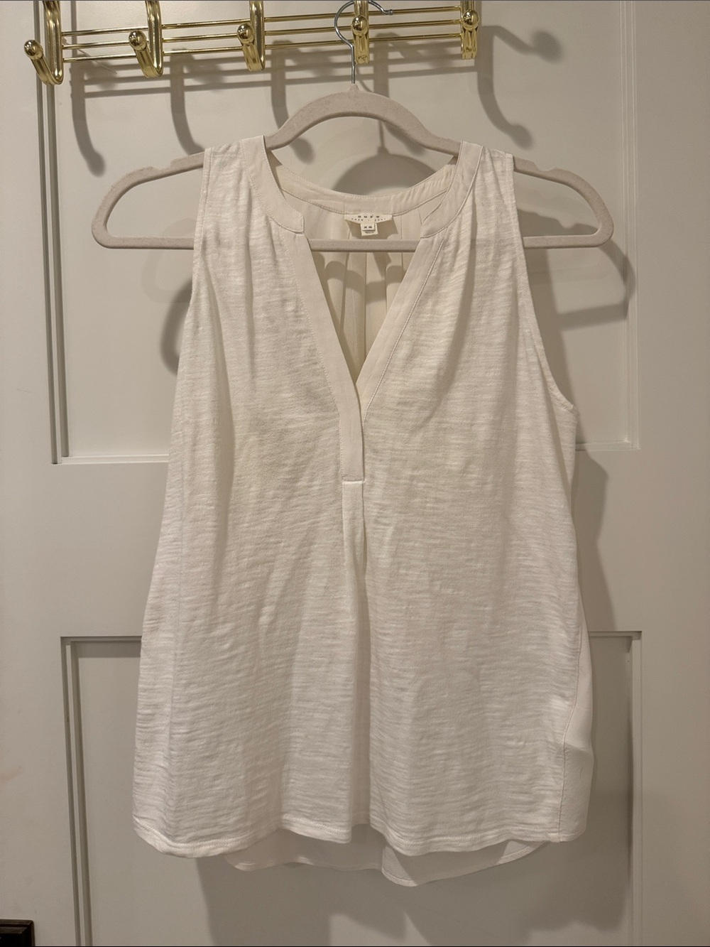 Soft Joie White Sleeveless Top V Neck Split Pleated Back Size XS